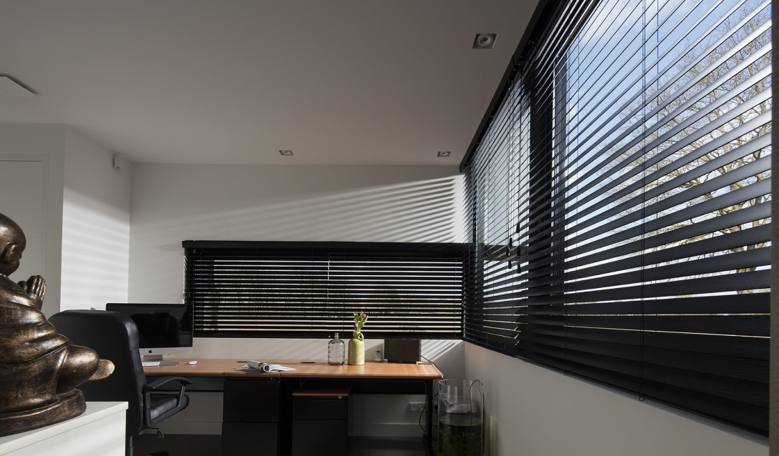 Blinds zwart kantoor