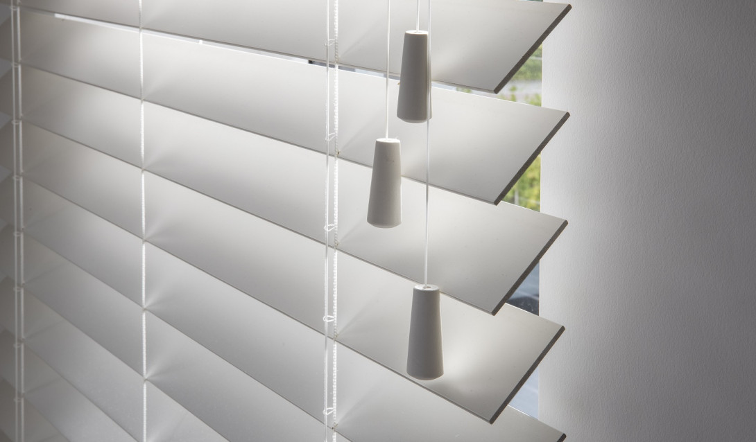 Close-up blinds wit Langen