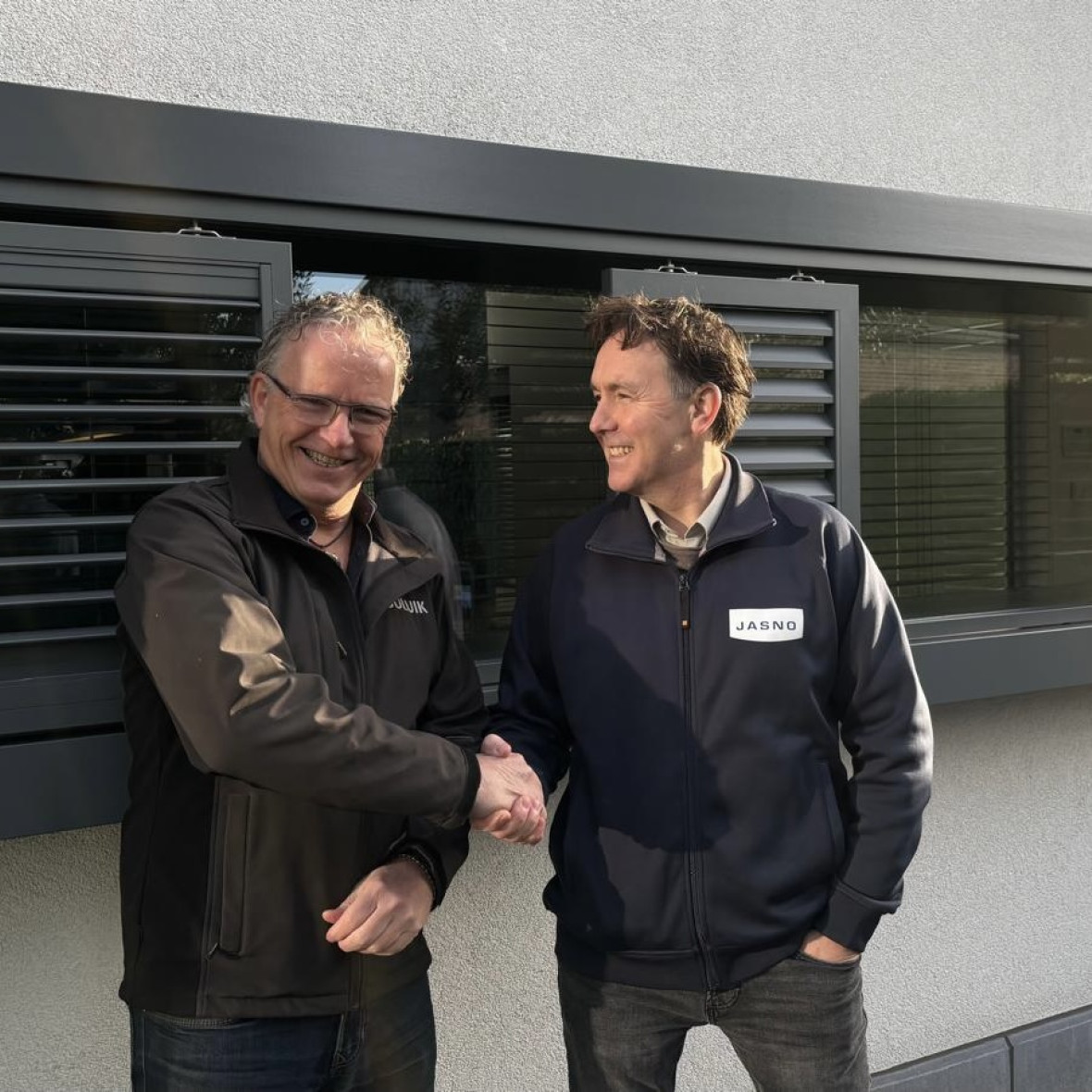 Isoluik werkt samen met JASNO binnen shutters buiten shutters
