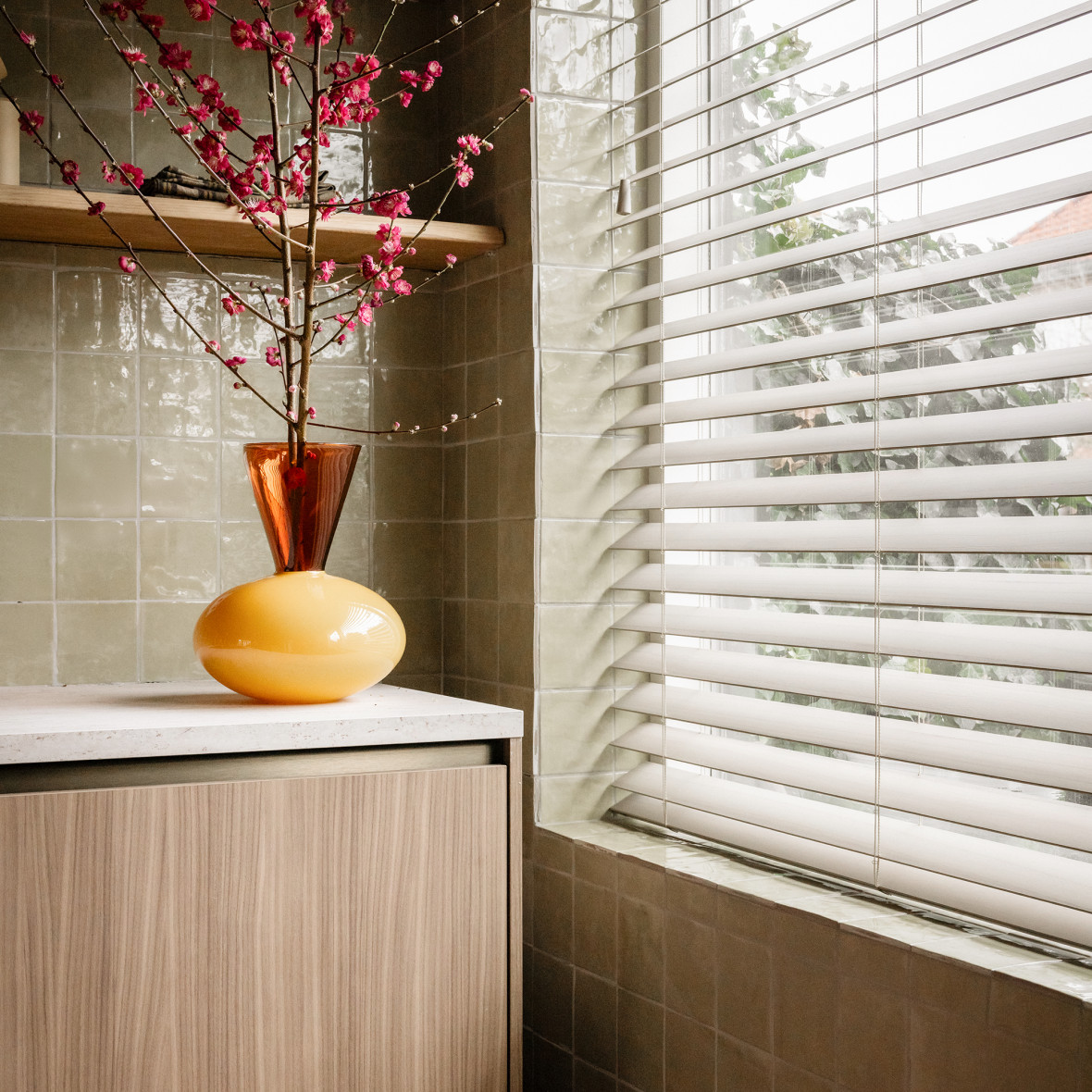 Voorschoten vtwonen JASNO blinds Old White keuken (1)