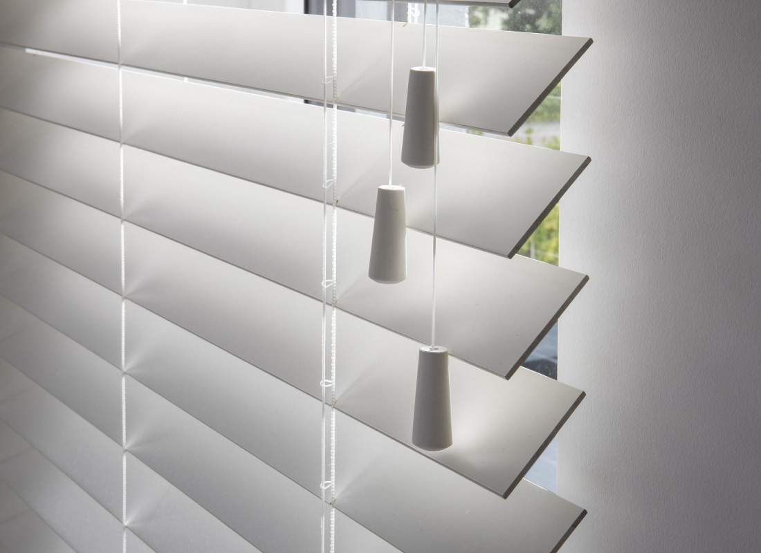 Close-up blinds wit Langen