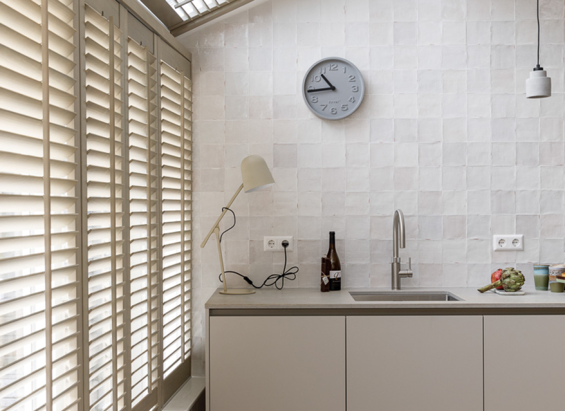 Shutters keuken Old White - keuken Lisse vtwonen wasbak
